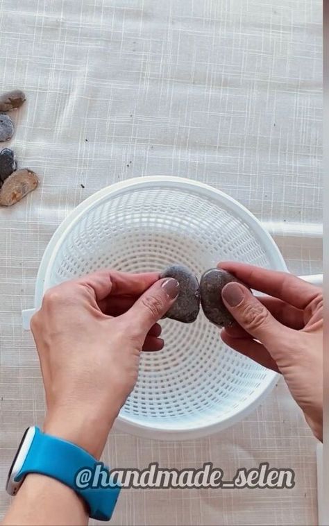 Pebble Centerpiece, Garden Stone Ideas, Crochet Pet Bed Pattern, Pebble Bowl, Rock Bowl, Pet Bed Pattern, River Rock Crafts, Rock Crafts Diy, Rock Planters