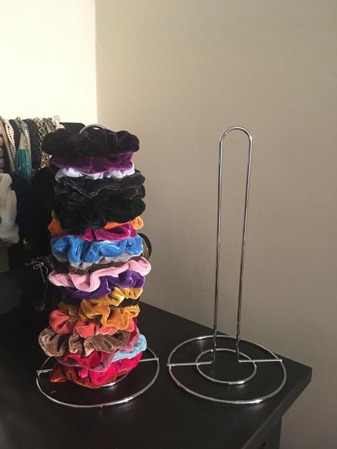 Scrunchie Holder Diy, Diy Scrunchie Holder, Scrunchie Organization, Scrunchy Holder, Scrunchie Holder, Room Organization Bedroom, Pinterest Room Decor, Women Makeup, Room Makeover Bedroom