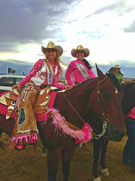 That's alot of pink! Pink Rodeo Aesthetic, Pink Horse Tack, Escaramuza Dress, Barrel Racing Outfits, Rodeo Queen Outfits, Rodeo Queen Clothes, Western Graphics, Boho Cowgirl Style, Real Cowgirl