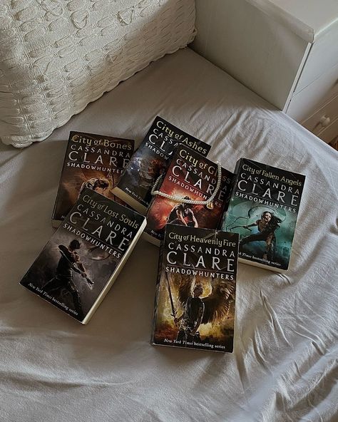 the series that started it all ➰🪽🗡️ @cassieclare1 ‘s The Mortal Instruments (specifically City of Bones) was the series that truly got me into reading. I’ve tagged a few book besties in this challenge, but feel free to add your own if I missed you! 🫶🏼 challenge question: what was the book (or series) that got you into reading? 💗 .・。.・゜✭・.・✫・゜・。. all socials: Bookstagram: @ lou.reads.books Writergram: @ louisa.branwell.writes Goodreads: @ lou Pinterest: @ lou.reads.books Fable: @ l... City Of Bones Book, The City Of Bones, Shadowhunters Books, Book Besties, Bone Book Series, Imagenes Aesthetic, Bone Books, Book Annotation, City Of Bones