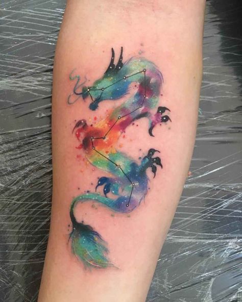 constellation tattoo draco Colorful Dragon Tattoo, Watercolor Dragon Tattoo, Draco Constellation, New School Tattoos, Cyberpunk Tattoo, Origami Tattoo, Dragons Tattoo, Reference Ideas, Kunst Tattoos