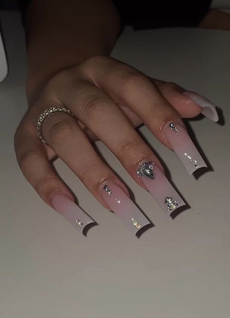 Gem On Nails, Pink Nail Designs With Rhinestones, Nail Ideas Gems, Nails With Gems Simple, Nails Acrylic With Gems, Nail Gem Designs Simple Rhinestones, Nail With Gems, Nails Square Red, Nails With Gems Rhinestones