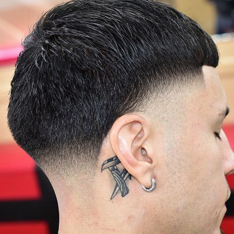 Taper Fade Pelo Corto, Buzz Cut Taper Fade, Taper Fade Alto, High Taper Fade Haircut, Men Short Hair Fade, Men Haircut Undercut, Curly Taper Fade, High Taper Fade, Very Short Hair Men