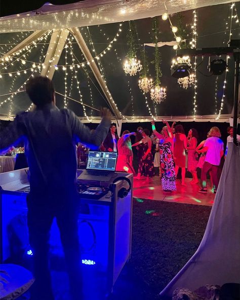 U Wedding Dj Aesthetic, Dj At Wedding, Pool Party Music, Wedding Dj Setup, Dj Events, Graduation 2025, Dj Wedding, Hawaii Weddings, Dj Dance