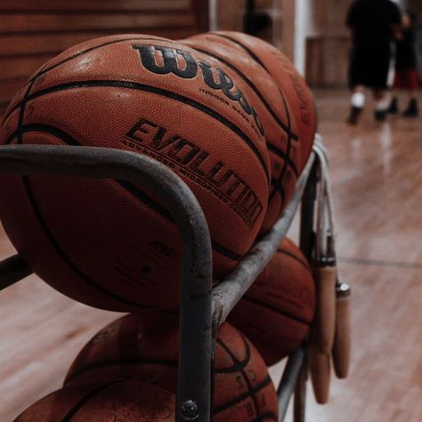 Basketball Aesthetic, Lucas Sinclair, Lucas Stranger Things, Troy Bolton, Colors Aesthetic, Jonathan Byers, Nathan Scott, Bola Basket, Game Themes