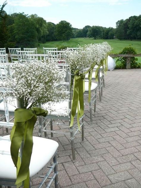 simple baby's breath Creative Floral Arrangements, Wedding Aisle Decoration, Pew Decorations, Wedding Pews, Ceremony Chairs, Wedding Chair Decorations, Emerald Green Weddings, Ribbon Wedding, Wedding Aisle Decorations