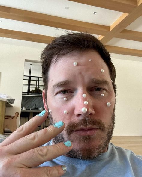 Chris Pratt Memes, Chris Pratt Funny, Photos Of Celebrities, Katherine Schwarzenegger, Human After All, Anna Faris, Regular People, Peter Quill, Sky Photography Nature