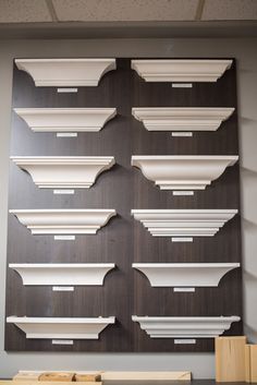 Column Molding Ideas, Moulding On Walls, Moulding Design, Molding Ceiling, Cornice Design, Ceiling Trim, Classic House Exterior, House Ceiling Design, Classic House Design