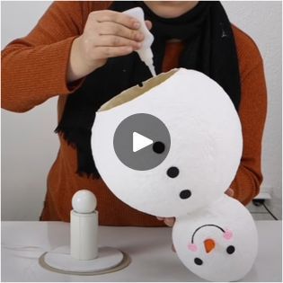 Diy Snowman Centerpiece, String Snowman Balloon Diy, Wooden Diy Christmas Decor, Paper Mache Snowman Diy, Diy Christmas Projects For Kids, Diy Large Snowman, Snow Men Ideas, Snow Man Crafts, How To Make A Snowman