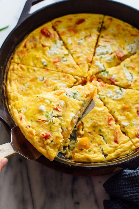 This frittata recipe turns out perfectly every time! It's the perfect recipe to clean out your veggie drawer. Stovetop Frittata, Best Frittata Recipe, Baked Frittata, Weekend Brunch Recipes, Frittata Recipe, Iron Skillet Recipes, Easter Brunch Food, Cast Iron Skillet Recipes, Frittata Recipes