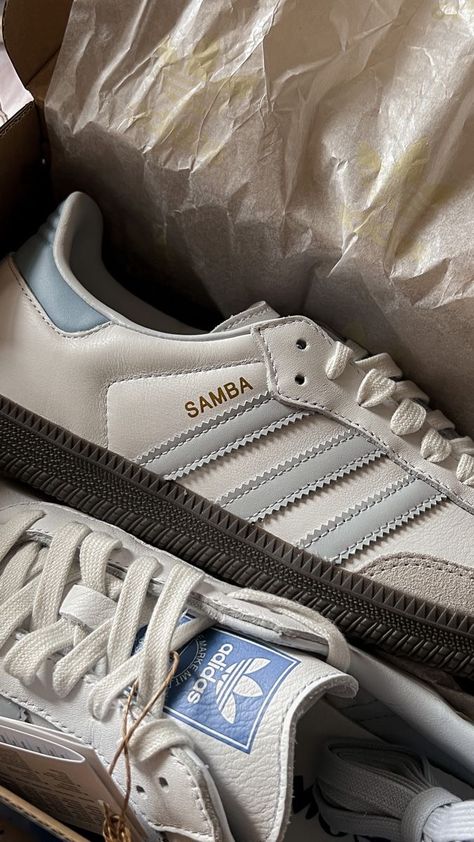 Samba Halo Blue, Sambas Women, Blue Adidas Samba, Blue Samba, Pretty Shoes Sneakers, Spring Sneakers, Adidas Shoes Women, Fresh Shoes, Fancy Shoes