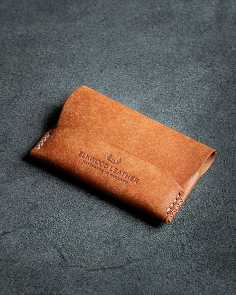 🚨 New Front Pocket EDC Wallet Now Live!! This one ticks all the boxes for that super slim minimalist carry at a really affordable price point 👌🏻 Pick yours up on our website now. Wallet Features - 100% Handmade - Front Pocket Carry - Hand-stitched with Premium Waxed Thread - Crafted from Full-grain Italian Leather - Develops a Rugged Patina - Holds up to 10 Cards + Folded Cash Dimensions - H6.5cm x W11cm closed Bonus discount code if you made it this far 😉 - NEWWALLET15 #minimalistwallet... Edc Wallet, Minimalist Wallet, Card Holder Leather, Ticks, Discount Code, Hand Stitched, Leather Craft, Italian Leather, Made It