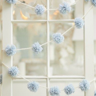 Window Bookcase, Diy Pom Pom Garland, Simple Winter Decor, Yarn Garland, Pompom Garland, Crazy Laura, Garland Tutorial, Paper Dahlia, January Crafts