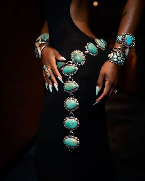 Jewellery Brand Aesthetic, Jackie Aina, Dope Jewelry Accessories, Lauren Hutton, Bracelets And Rings, Dope Jewelry, Looks Black, Funky Jewelry, Jewelry Lookbook