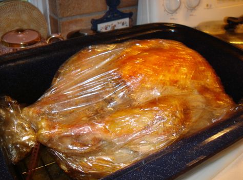 Roast Turkey*****how to make a delicious turkey using a cooking bag! Turkey In Roaster Oven, Turkey In Oven Bag, Turkey In Oven, Turkey In A Bag, Turkey In Roaster, Roast Turkey Recipes, Oven Roasted Turkey, Turkey Breast Recipe, Roast Turkey