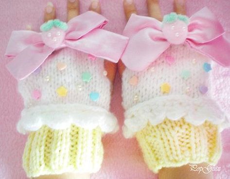 Yume Kawaii, Sweet Like Candy, Pastel Fashion, Candy Girl, Pink Bows, Kawaii Accessories, Sweet Lolita, Knitting Girls, Kawaii Clothes