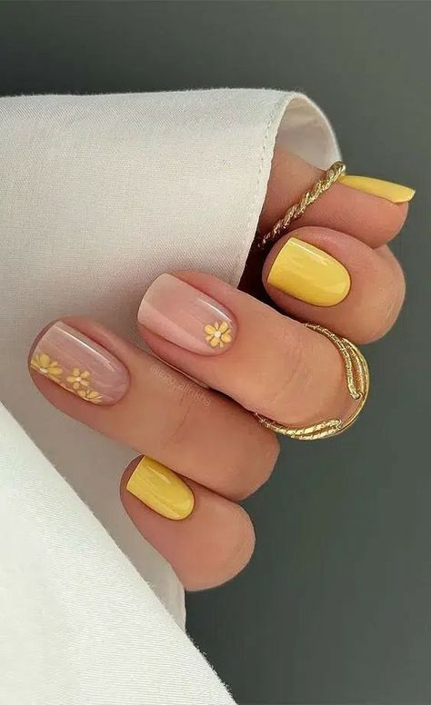 Pastel Yellow Nail Ideas, Pastel Yellow Nails, Pastel Nail Art, Nails Pastel, Yellow Nail Art, Yellow Nails Design, Cute Short Nails, Manicure Nail Designs, Short Gel Nails