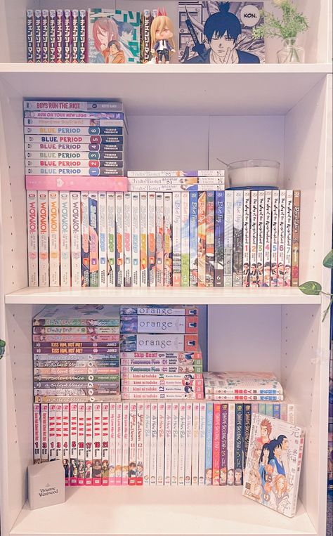 Manga Storage, Manga Organization Ideas, Manga Set Up, Manga Organization, Manga Wall, Manhwa Aesthetic, Manga Shop Aesthetic, Shelving Manga, Manga Library Display