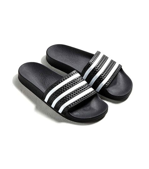 6+Brands+Celebrities+Can't+Stop+Wearing+This+Summer+via+@WhoWhatWear Adidas Slippers, Slide Sandals Outfit, Adidas Women Fashion, Adidas Sandals, Sandals Outfit, Adidas Adilette, Adidas Outfit, Women Men Shoes, Sport Sandals