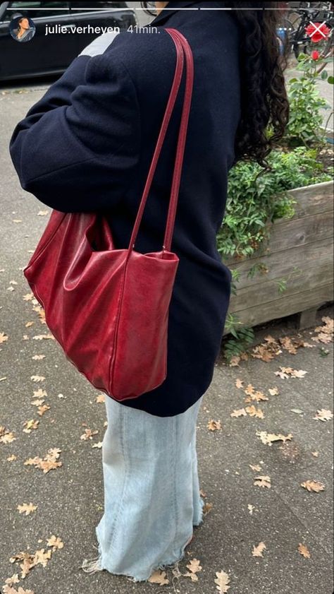 Red And Dark Blue Outfit, Red Leather Bag Aesthetic, Red Bags Outfit, Dark Red Bag Outfit, Red Leather Bag Outfit, Big Bag Outfit, Leather Tote Bag Outfit, Dark Red Bag, Red Purse Outfit