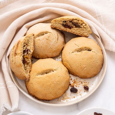 Raisin Filled Cookies Easy, Filled Raisin Cookies, Raisin Filled Cookie Recipe, Raisen Cookies, Raisin Filled Cookies, Mothers Cookies, Baked Sweets, Best Holiday Cookies, Basic Cookies