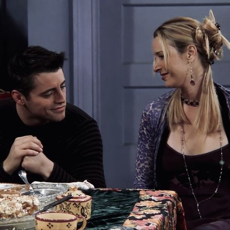 Friends Joey And Phoebe, Joey And Phoebe, Friends Scenes, Core Board, Qhd Wallpaper, Jen Aniston, Matt Leblanc, Widget Design, Central Perk