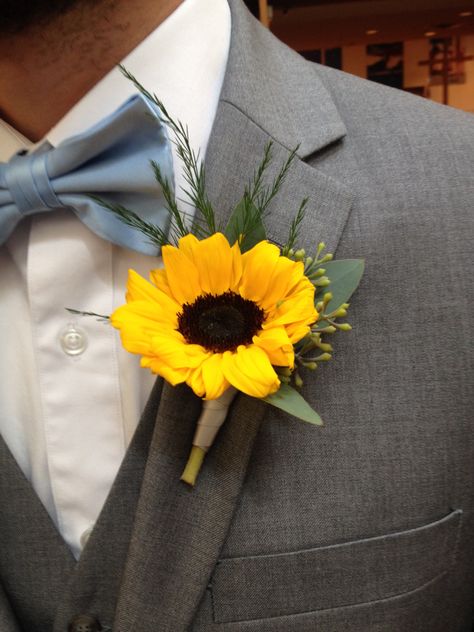 Sunflower Boutonniere Groomsmen, Sunflower Corsage Wedding, Sunflower Corsage, Wedding Mailbox, Sunflower Boutonniere, Homecoming 2024, Diy Boutonniere, Rustic Sunflower Wedding, Bridal Party Bouquets