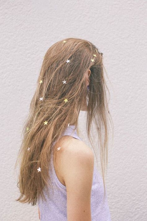 10 Grown Up Ways to Wear Glitter in Your Hair This Holiday Season | Brit + Co Makoto Kino, Minako Aino, Luna Lovegood, Glitter Force, Glitter Hair, Hair Envy, 인물 사진, Makeup Trends, Hair Day