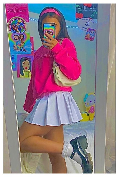 Stile Ragazza Skater, Indie Girl Outfits, Indie Kid Outfits, Mode Indie, Indie Fits, Look 80s, Photographie Indie, Tennis Skirt Outfit, Taking A Selfie