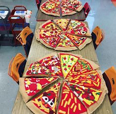 Cassie Stephens: In the Art Room: 2017-18 Art Show, 3D Displays Part 3 3d Art Projects, Cassie Stephens, Elementary School Art, Pizza Art, Middle School Art Projects, 4th Grade Art, 3rd Grade Art, Classroom Art, 5 Senses