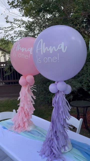 Chicago Balloons & Northwest Indiana Balloons on Instagram: "Did you wish you knew this before your event happen? Website: www.elayups.com > Blog< >Tassel blog< >click photos for link< #Tassel #DIYTassel #Centerpieces #DIYCenterpiece #ColorfulCenterpiece #DIYDecor #BalloonTassel #EtsyStore #BalloonEtsyStore #DIYIdeas #TasselMaking #PurpleTassel #HowToMakeATassel #CenterpieceIdeas #ChicagoBalloons #ChicagoArtist #NorthwestIndianaBalloons #MunsterBalloons #HobartBalloons" Tassel Balloon Centerpiece, Giant Balloon Centerpiece, Pastel Balloon Centerpieces, Big Balloon Centerpiece, Large Balloons With Tassels, Ballon Tassel, Balloon Tassel Diy, Tassle Balloons, Tassel Balloon