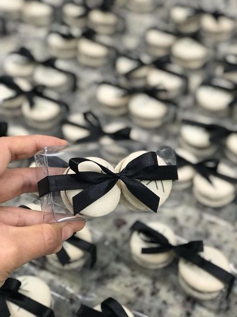 Wedding Goodies For Guests, Black White Themed Party, 18th Birthday Party Ideas Black, Snack Table Ideas Party Adults, Black And White Theme Cake, Black And White Quinceanera Theme, Black And White Party Food, Elegant Black And White Party, Black Baby Shower Ideas