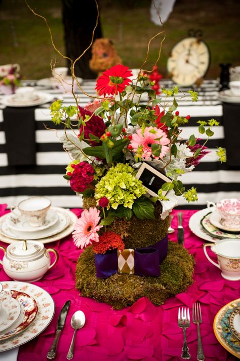 Alice In Wonderland Themed Bridal Shower via TheELD.com Wonderland Wedding Decorations, Wonderland Themed Wedding, Wonderland Wedding Theme, Alice In Wonderland Flowers, Crazy Wedding, Alice In Wonderland Wedding, Mad Hatter Party, Yosemite Wedding, Alice In Wonderland Birthday