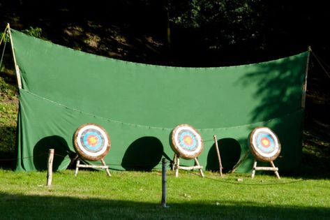 Backyard Archery Range Ideas, Outdoor Archery Range, Backyard Bow And Arrow Range, Archery Targets Diy, Diy Archery Range, At Home Archery Range, Archery Backstop Diy, Diy Archery Target Backstop, Archery Range Backyard