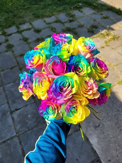 Rainbow Bouquet Wedding, Rainbow Theme Wedding, Thanksgiving Floral Centerpieces, Rainbow Flower Bouquet, Rainbow Wedding Flowers, Rainbow Wedding Decorations, Rainbow Wedding Theme, Tacky Wedding, Pink Rose Wedding Bouquet