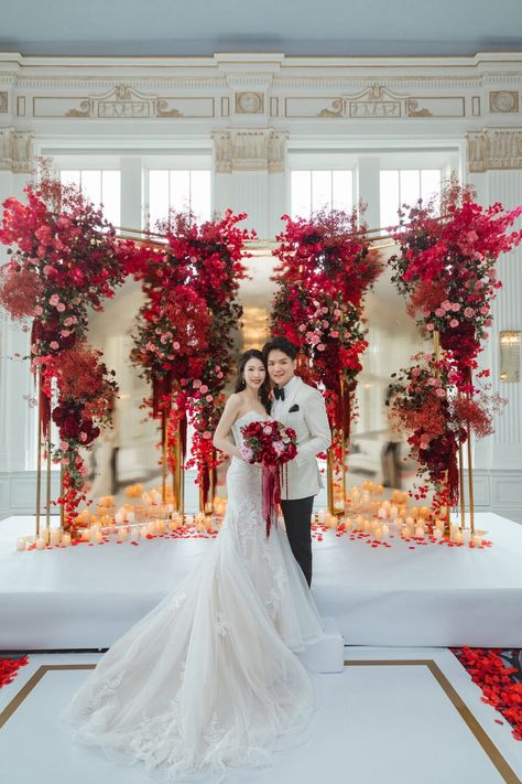 Red Gold Wedding Decorations, Red And White Wedding Decorations, Greek Garden, Red Gold Wedding, Wedding Toronto, White Wedding Decorations, Red And White Weddings, Red Wedding Theme, Gold Backdrop