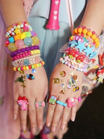 Decora Fashion Outfits, Decora Aesthetic, Decora Harajuku, Harajuku Decora, Kandi Kid, 일본 패션, Harajuku Fashion Street, Harajuku Outfits, Kandi Bracelets