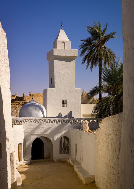 It's a beautiful world Old Mosque, Eric Lafforgue, Cap Vert, Beautiful Mosques, المملكة العربية السعودية, Ancient Architecture, Islamic Architecture, Libya, North Africa