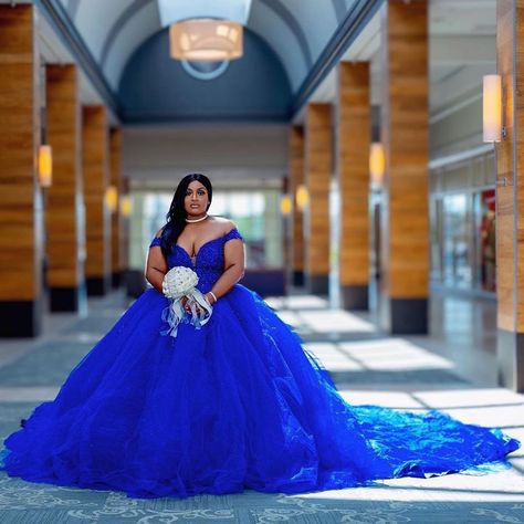 Plus Size Brides World on Instagram: “💐 INSPIRAÇÃO  #PlusSizeBridesWorld • Repost @curvybrownbride ・・・ 💥Royal Blue Is A Whole Vibe💥 • Belle @queenmizzsable  👗 by…” Royal Blue Wedding Dress, Blue Wedding Dress Royal, Blue Wedding Dress, Plus Size Brides, Royal Blue Wedding, Dress Royal, Blue Wedding Dresses, Blue Wedding, The Bride