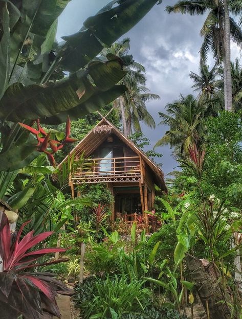 Grey Couch Living Room Decor, Decor Grey Couch, Grey Couch Ideas, Bamboo Cabin, Rainforest Cabin, Loft Bungalow, Island House Tropical, Rainforest Cabin Aesthetic, Hawaiian Bungalow