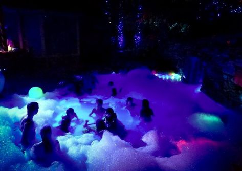 Epic foam party hosted by freedom fun in Austin tx. Pool lights and music! The ultimate party Slumber Party Foods, Neon Pool Parties, Glow Theme Party, Night Pool Party, Pool Party Supplies, Glow In Dark Party, Neon Birthday Party, Pool Beach Party, Foam Party