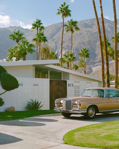 Visit Palm Springs on Instagram: “Who’s ready for a serious vacation? These retro vibes and great views are waiting for you in Palm Springs! ✨⁠ Photo Credit:@dinokuznik” Palm Springs Garden, Abandoned Cars, California Love, Rural Area, Living In New York, Photo Series, Color Of Life, Retro Vibe, Great View