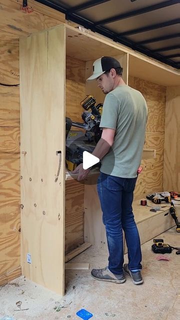 Skill Saw Storage, Miter Saw Storage Ideas, Mitre Saw Storage, Miter Saw Storage, Shop Setup Ideas, Bosch Table Saw, Miter Saw Bench, Diy Miter Saw Stand, Miter Saw Station