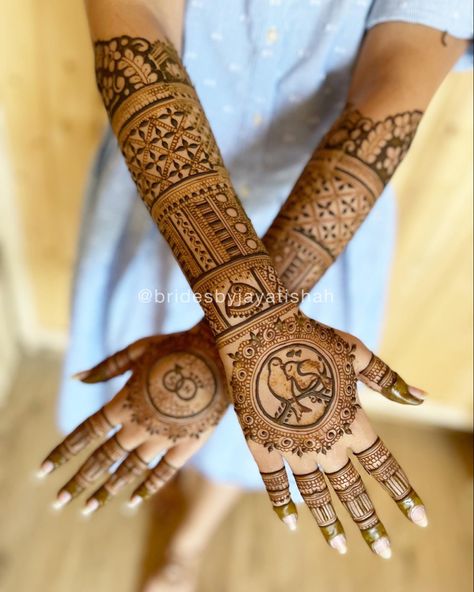 Customised Mehendi Design, Mehndi Designs For Engagement Brides, Engagement Mehndi Designs Back, Engagement Mehndi Designs Unique, Ring Mehndi Design, Mehndi Designs For Back Hand, Mehndi Designs For Back, Latest Mehndi Designs Wedding, Engagement Mehendi