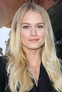 Leven Rambin, Rachel Keller, Hunger Games 2012, Angel Face, The Hunger Games, The Hunger, Blonde Color, Green Hair, Percy Jackson