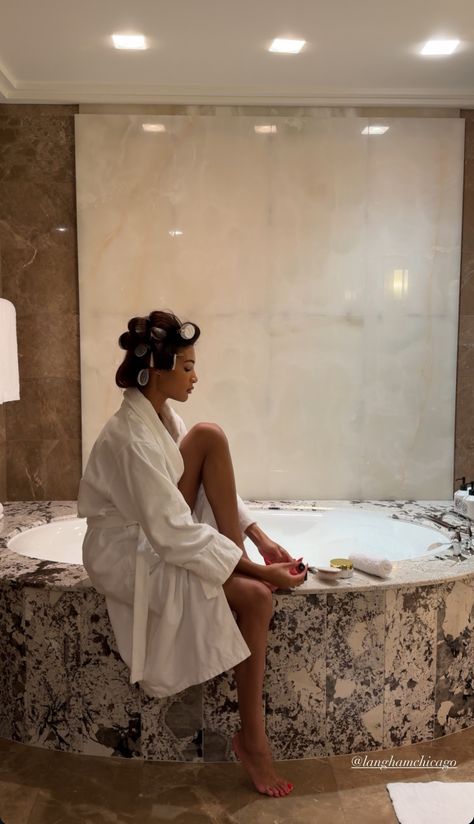 Feminine Energy Black Women, Pampering Aesthetic, Luxury Self Care, Romantic Bath, Feminine Energy Aesthetic, Queen Aesthetic, Care Aesthetic, Healthy Lifestyle Inspiration, Think Big