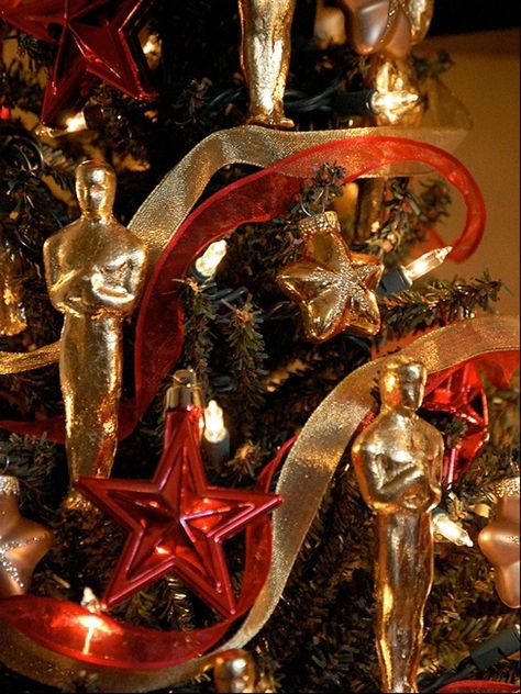 Christmas Tree Inspiration Red And Gold, Christmas Tree Colour Scheme, Hollywood Christmas, Ideas Christmas Tree, Red And Gold Christmas Tree, Christmas Tree Decorating Themes, Minnie Christmas, Elegant Christmas Trees, Tree Decorating