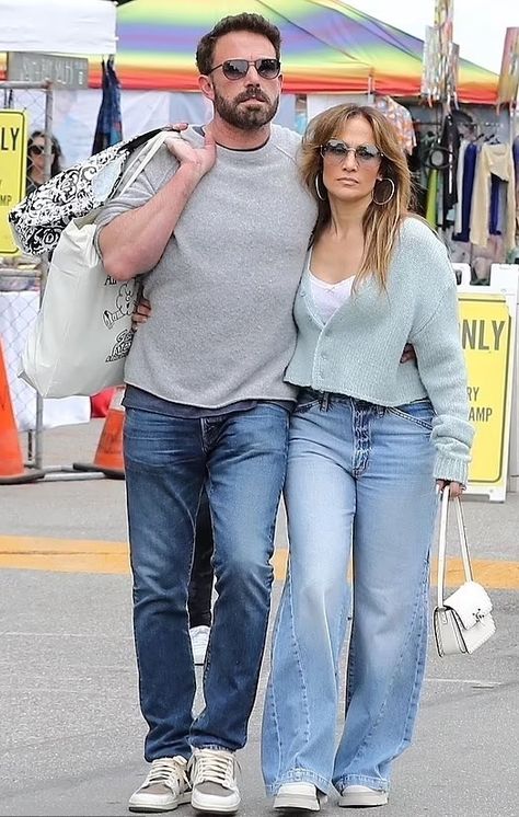 Ben Affleck and wife Jennifer Lopez Jennifer Lopez And Ben Affleck, Couple Style, Celebrity News Gossip, Cozy Knit Sweater, Celebrity Kids, Latest Celebrity News, Knit Sweaters, Ribbed Cardigan, Jennifer Garner