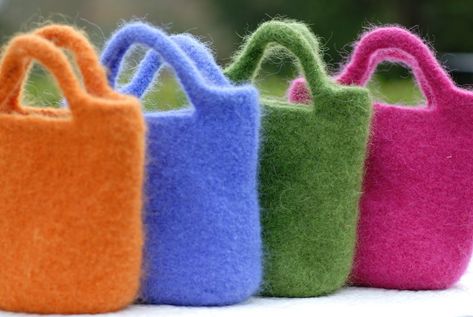 Cloth Baskets, Art Freedom, Wool Ideas, Felted Bags, Knitting 101, Wool Purse, Felt Bags, Felted Crochet, Felt Slippers