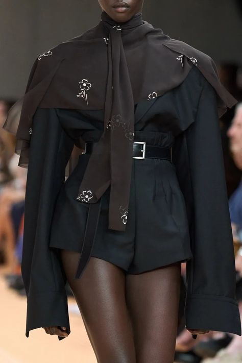 Prada Outfits Women, Italian High Fashion, 2024 Runway, Prada Spring, Baby Dress Design, Couture Details, Fashionista Clothes, Fashion Project, Winter 2022